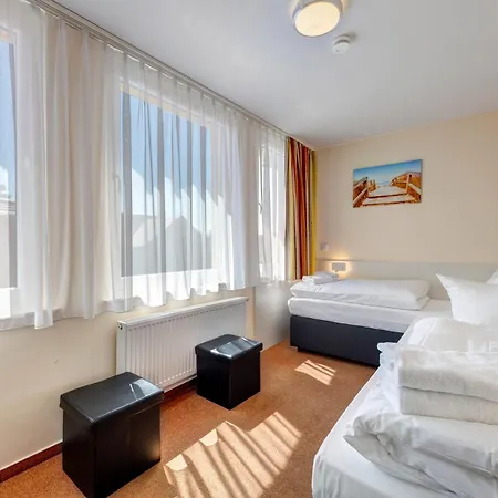 Meinholdstrasse 46 2 Mit 5 Schlafzimmern, Privater Sauna, Kamin, Ca 500m Vom Holiday home